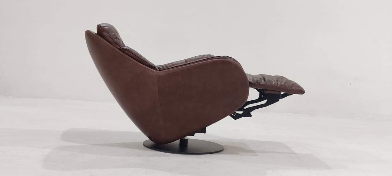 C244-F45-14 - ARM CHAIR - BLR WH