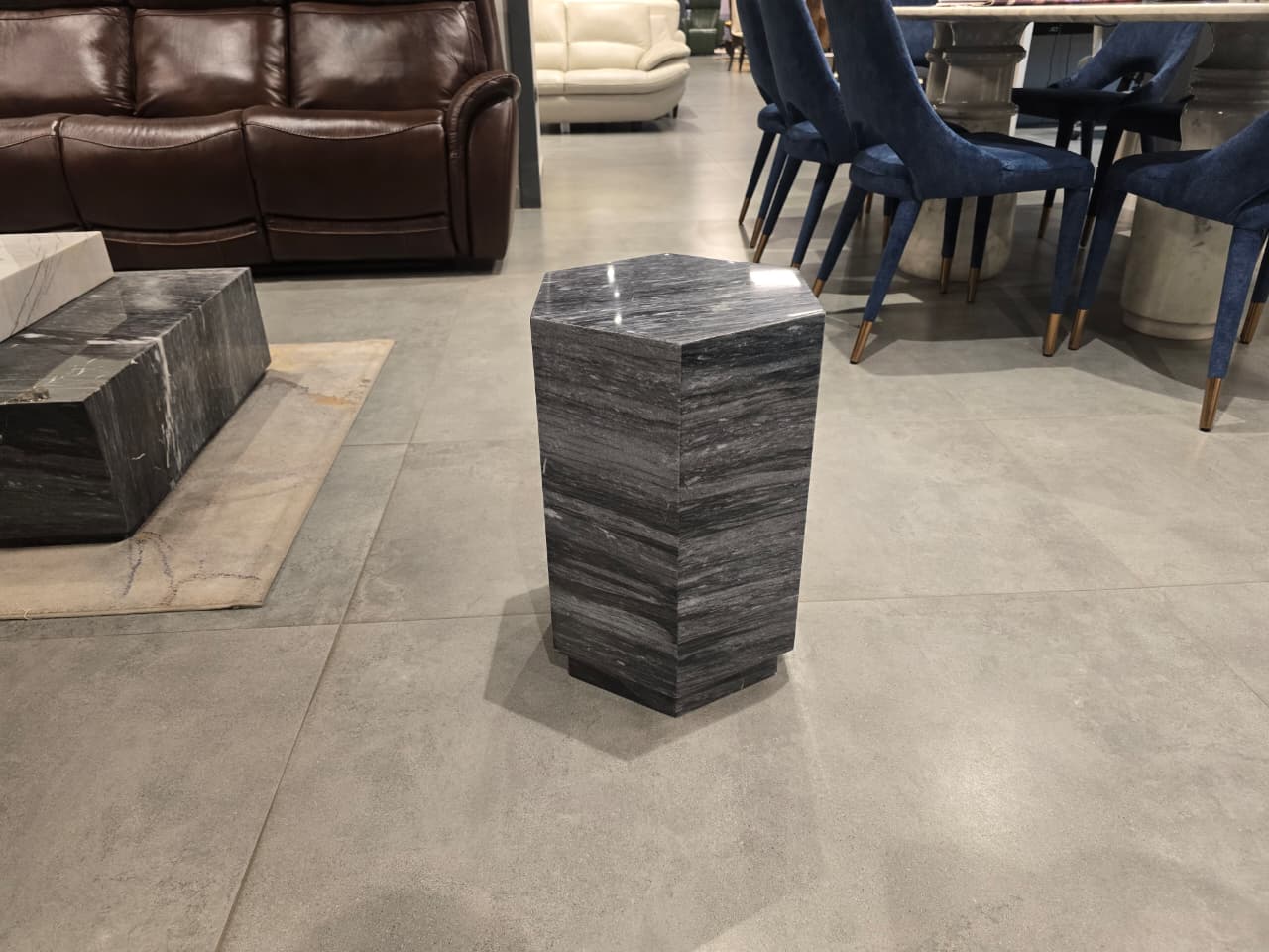 BBJ030 - SIDE TABLE - OUTLET