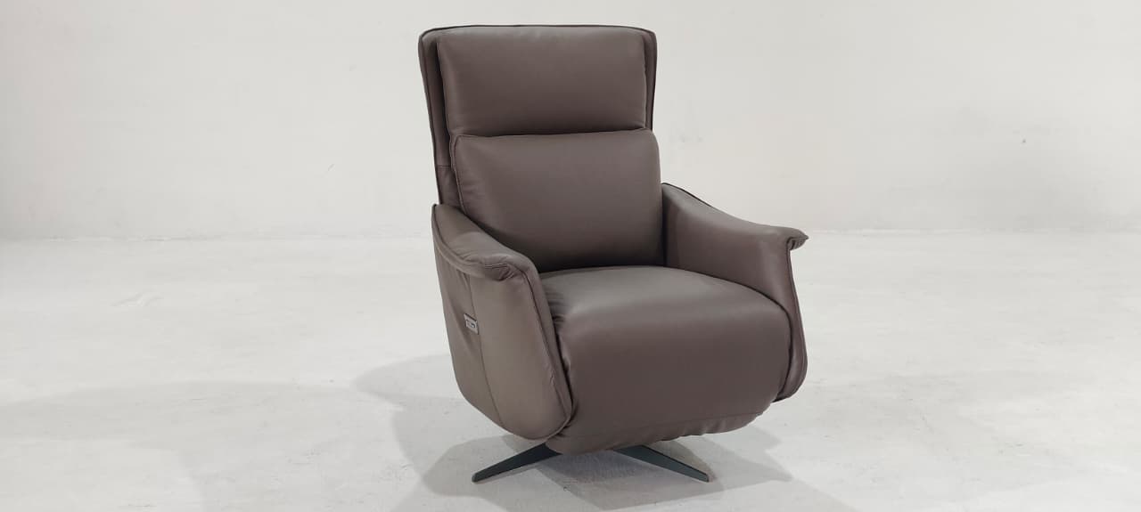 C243-F44-10 - ARM CHAIR - BLR WH