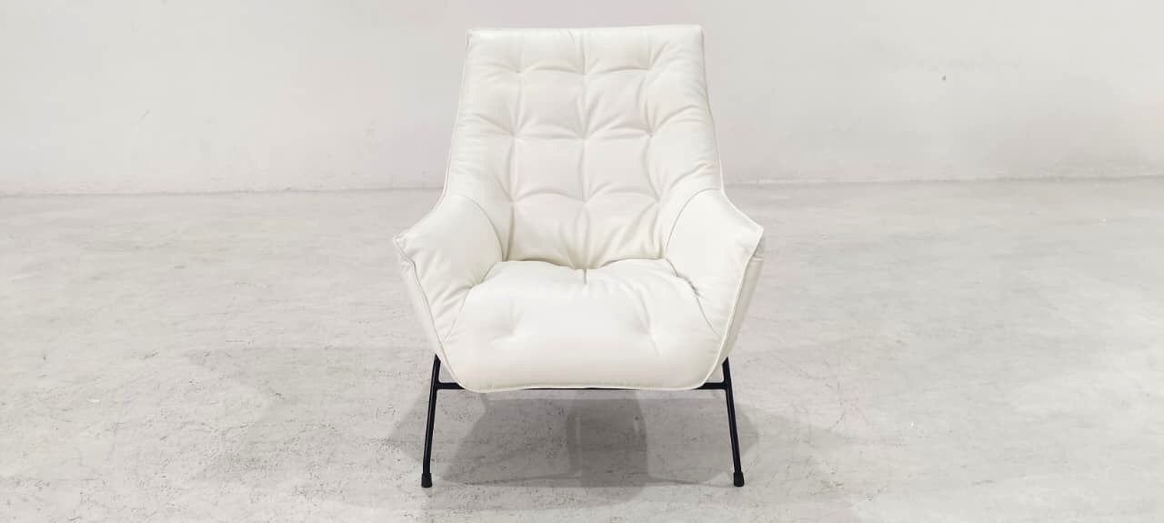 A1118(1) - ACCENT CHAIR - BLR WH
