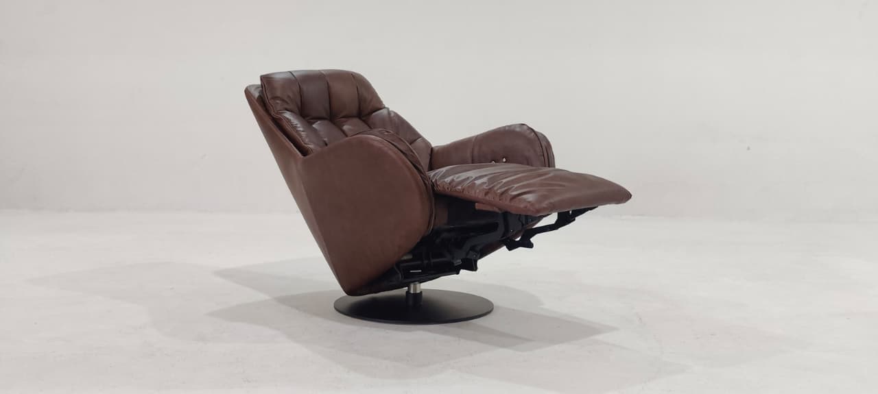 C244-F45-14 - ARM CHAIR - BLR WH