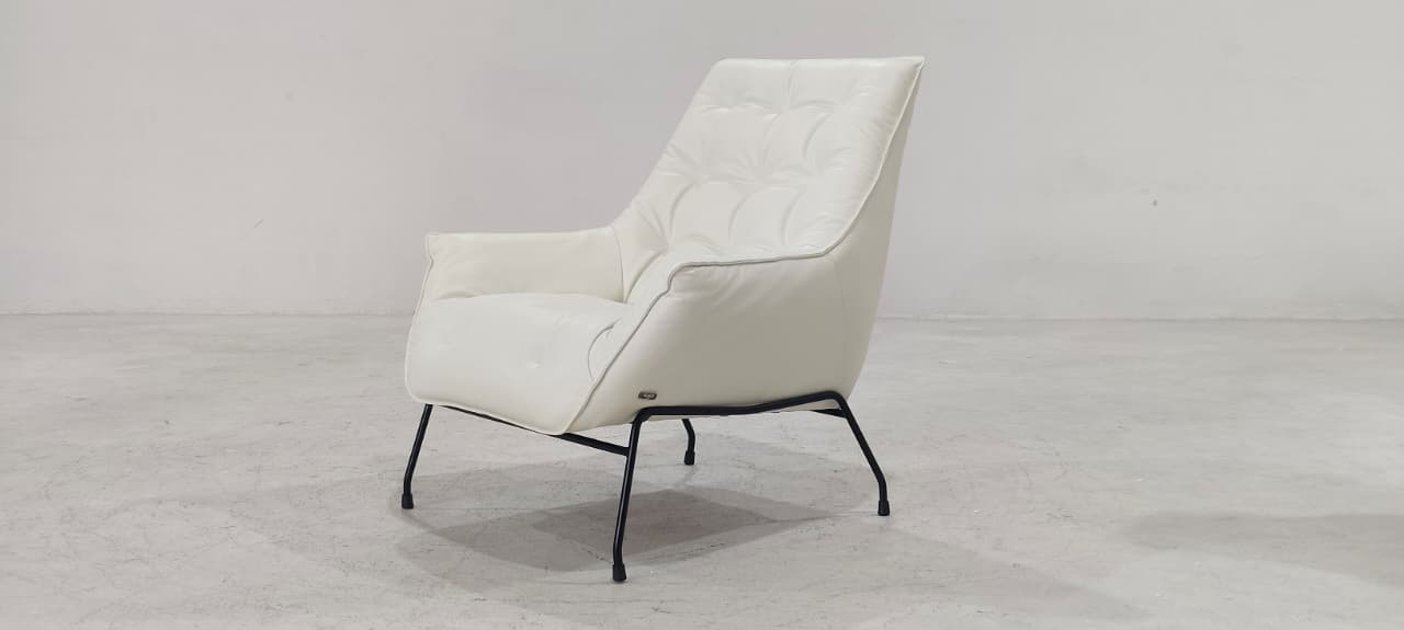 A1118(1) - ACCENT CHAIR - BLR WH