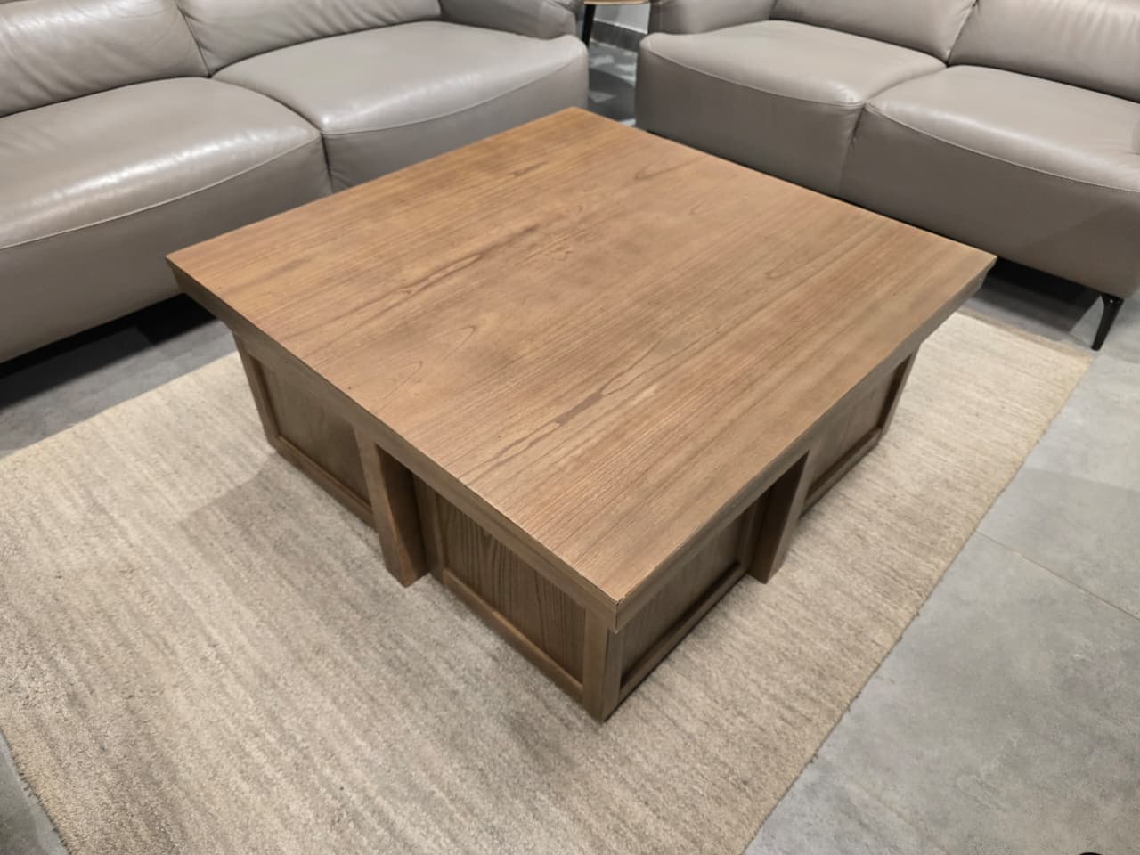 T738-20 - COFFEE TABLE+STOOLS - OUTLET