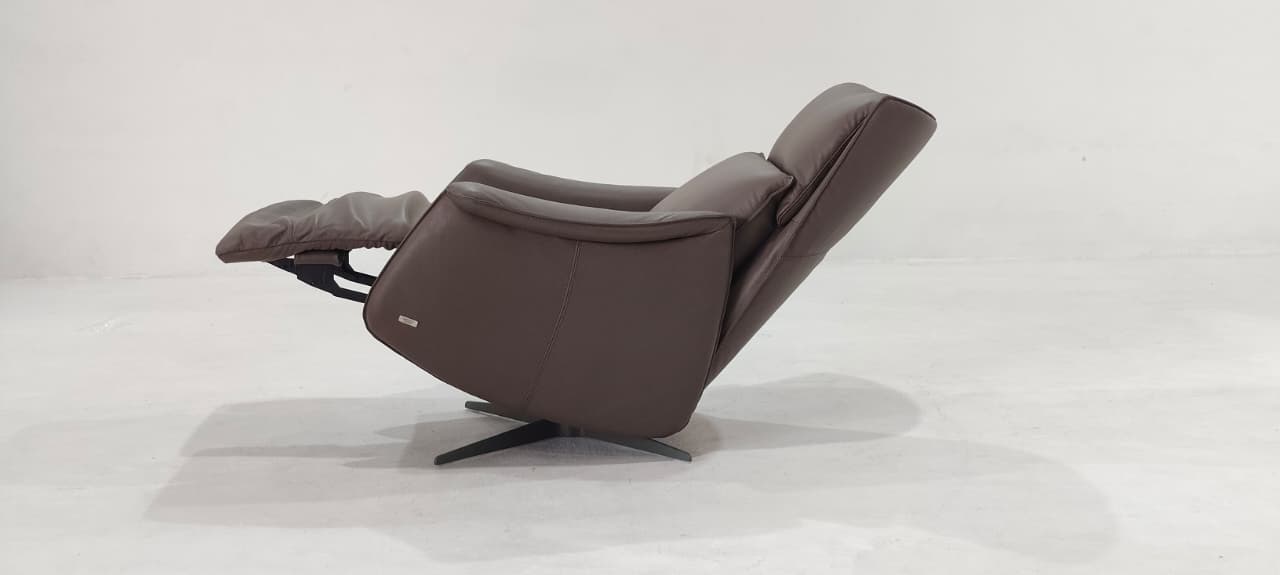 C243-F44-10 - ARM CHAIR - BLR WH