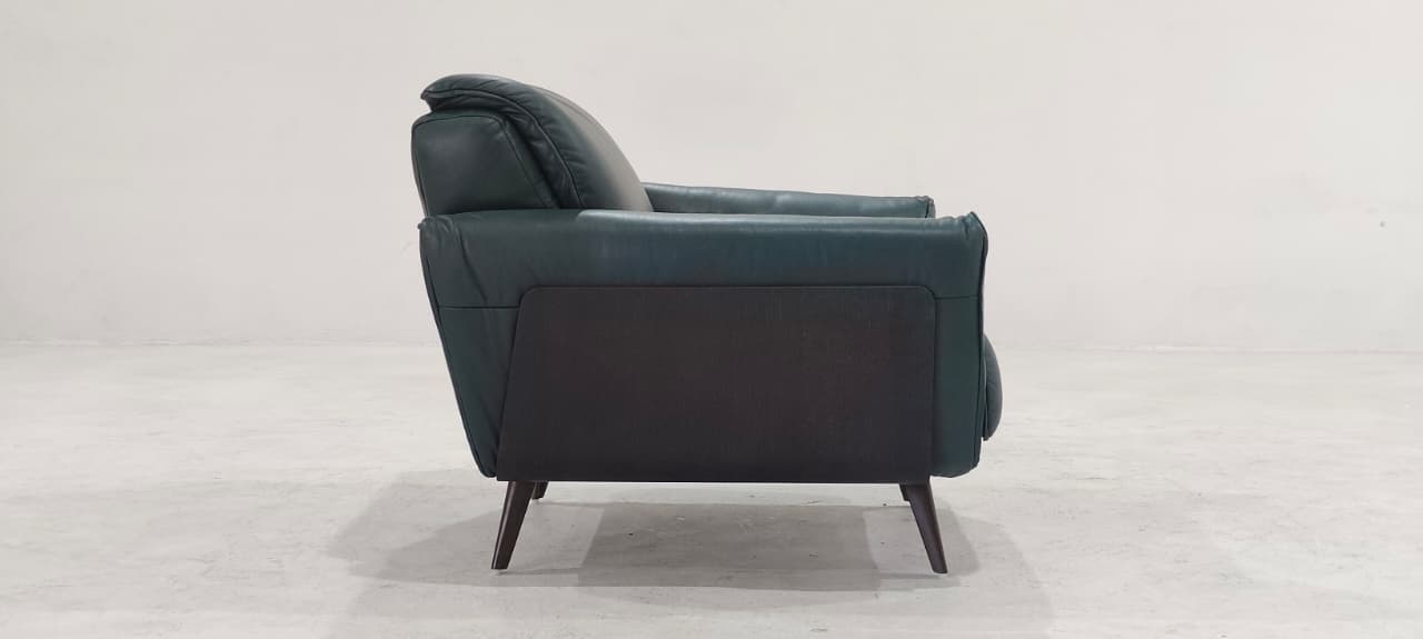 B993-233-24 - ARM CHAIR - BLR WH
