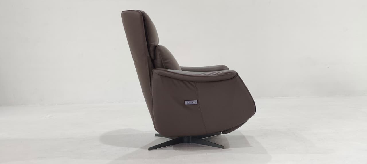 C243-F44-10 - ARM CHAIR - BLR WH