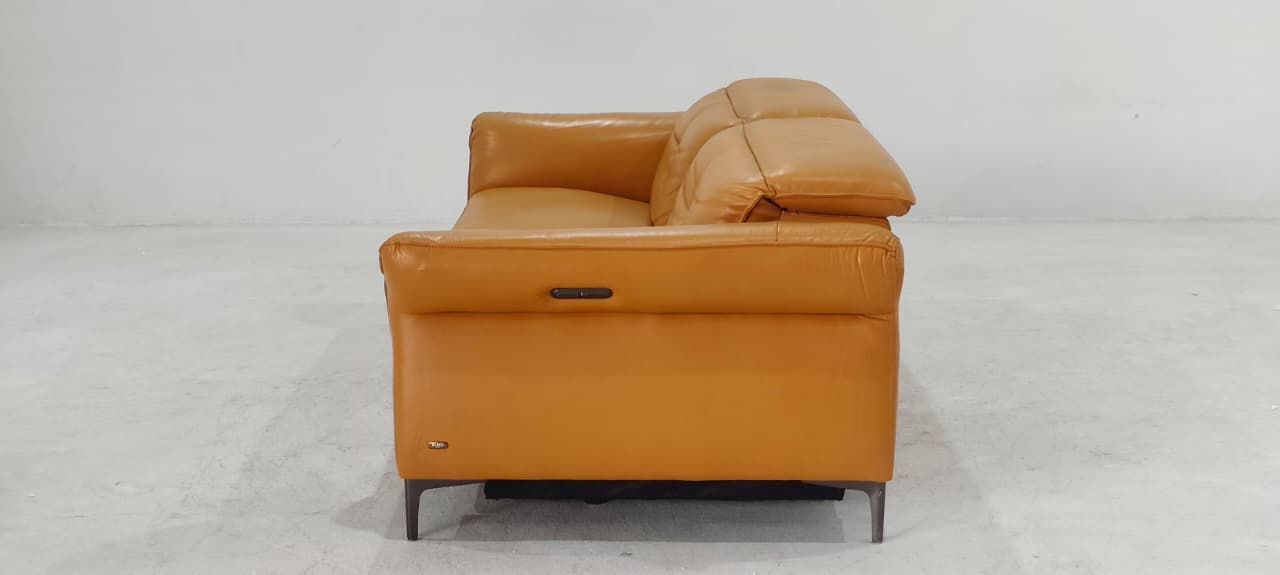 KM.5057 - 3 SEATER RECLINER(ELECTRIC) - OUTLET