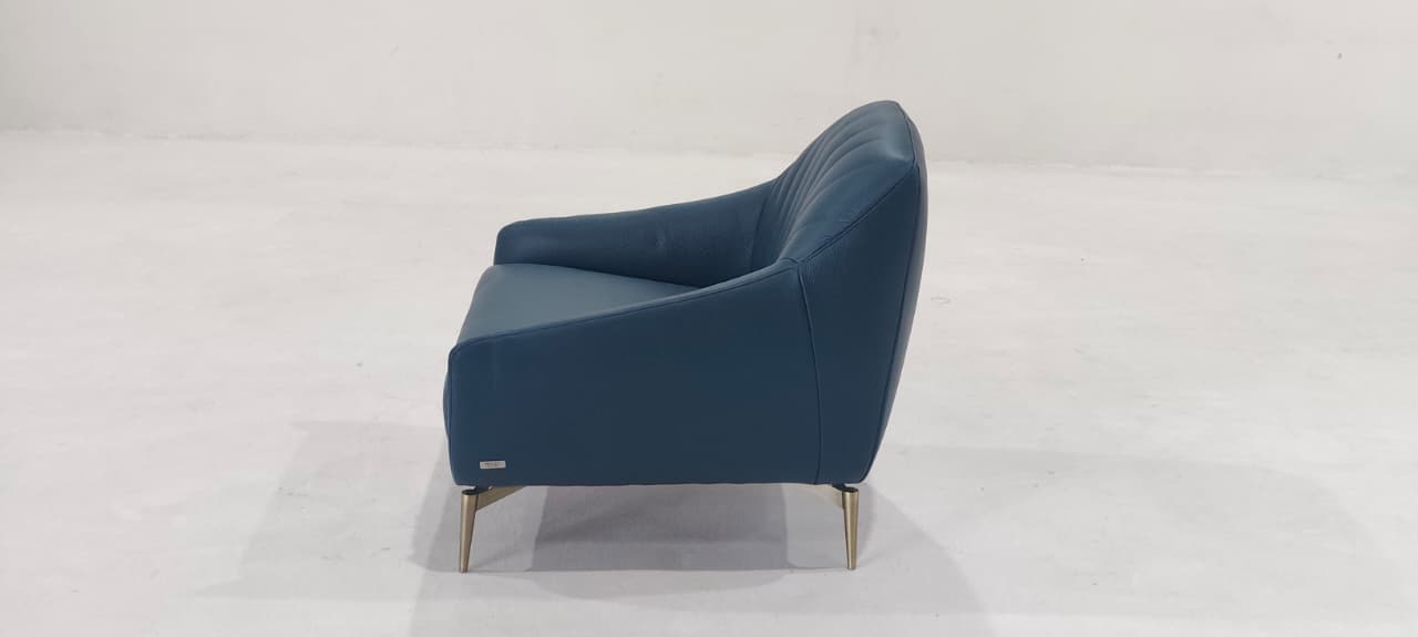 C014-233-14 - ARM CHAIR - BLR WH