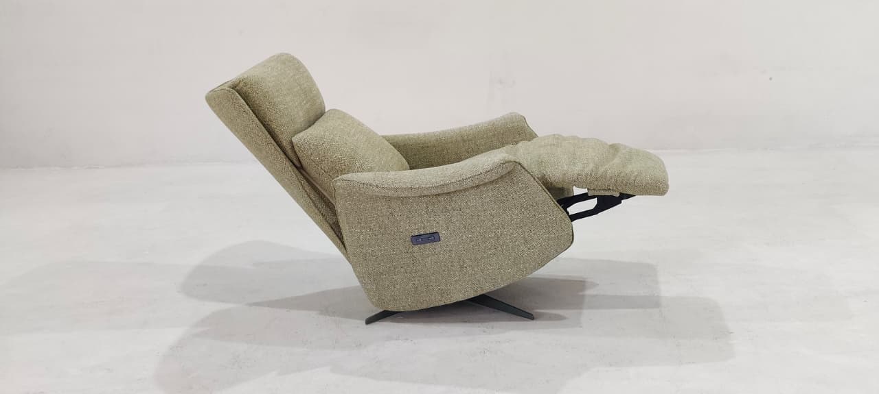 C243-F44-78 - ARM CHAIR - BLR WH