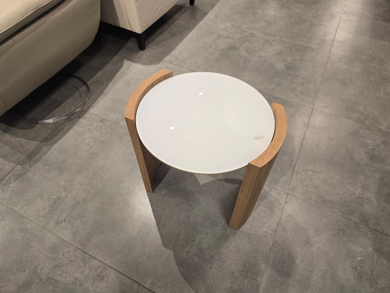 442B-G - SIDE TABLE - OUTLET