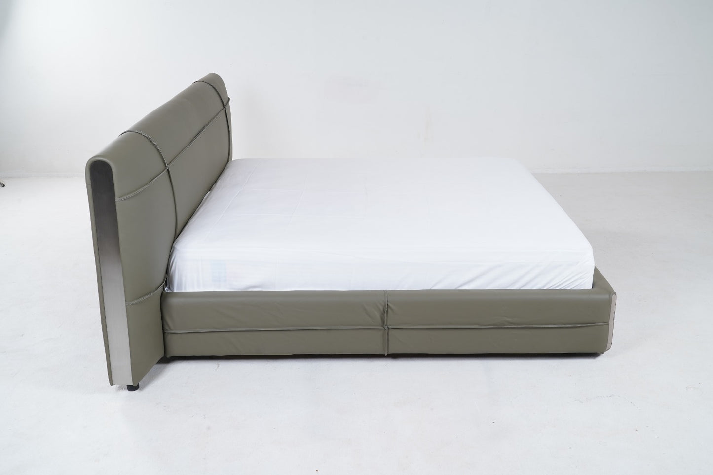 A2092(2) - BED - BLR WH