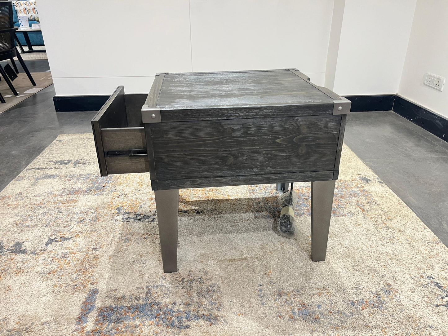 T901-3 - SIDE TABLE - NAR
