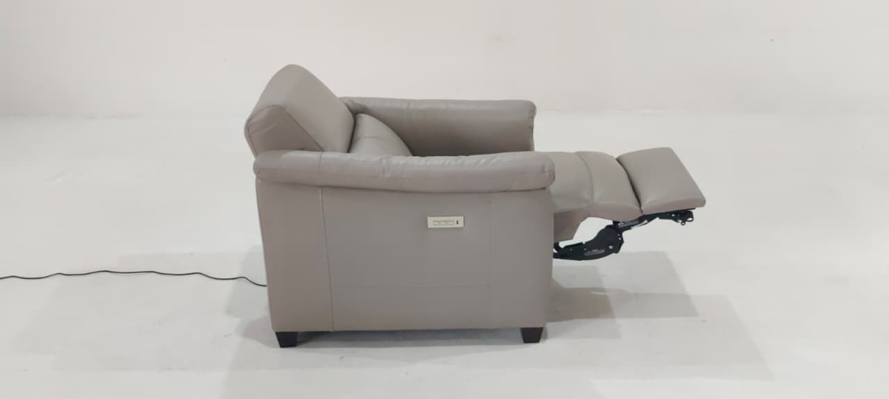 C068-N54-A0BK(2) - ARM CHAIR - BLR WH