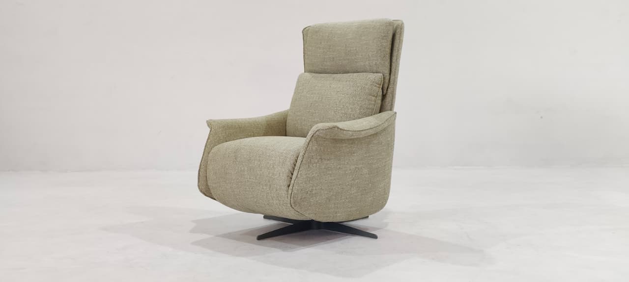C243-F44-78 - ARM CHAIR - BLR WH