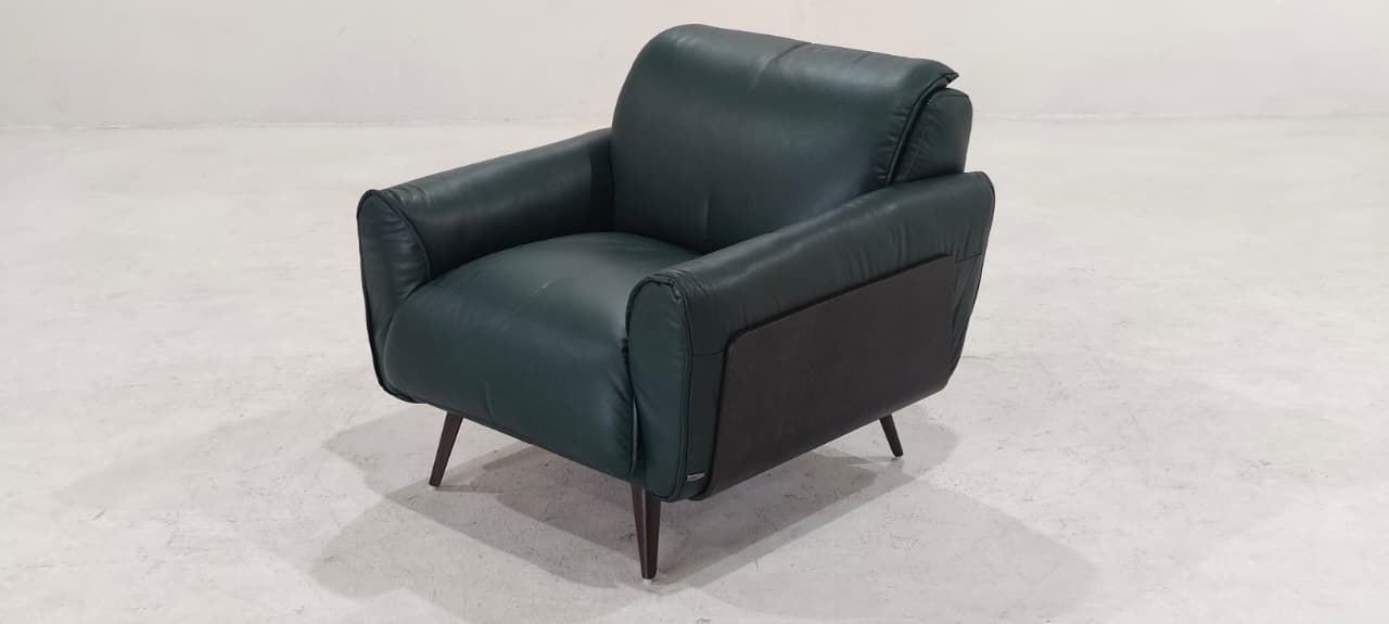 B993-233-24 - ARM CHAIR - BLR WH