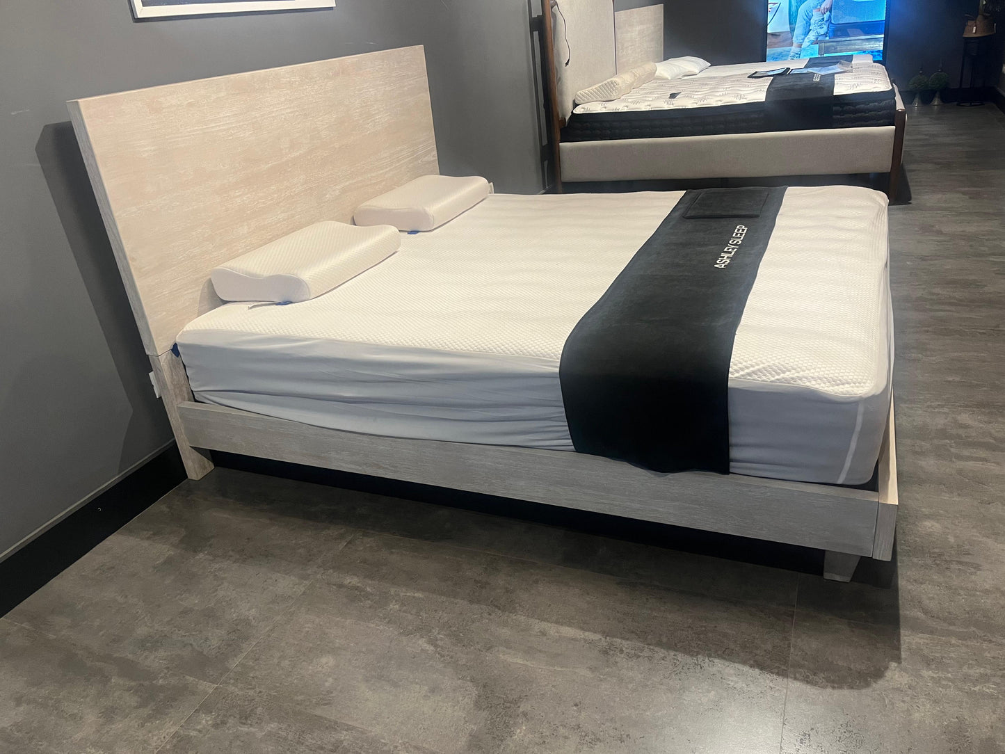 B872-56W1+58W1(1) - KING PANEL BED - NAR