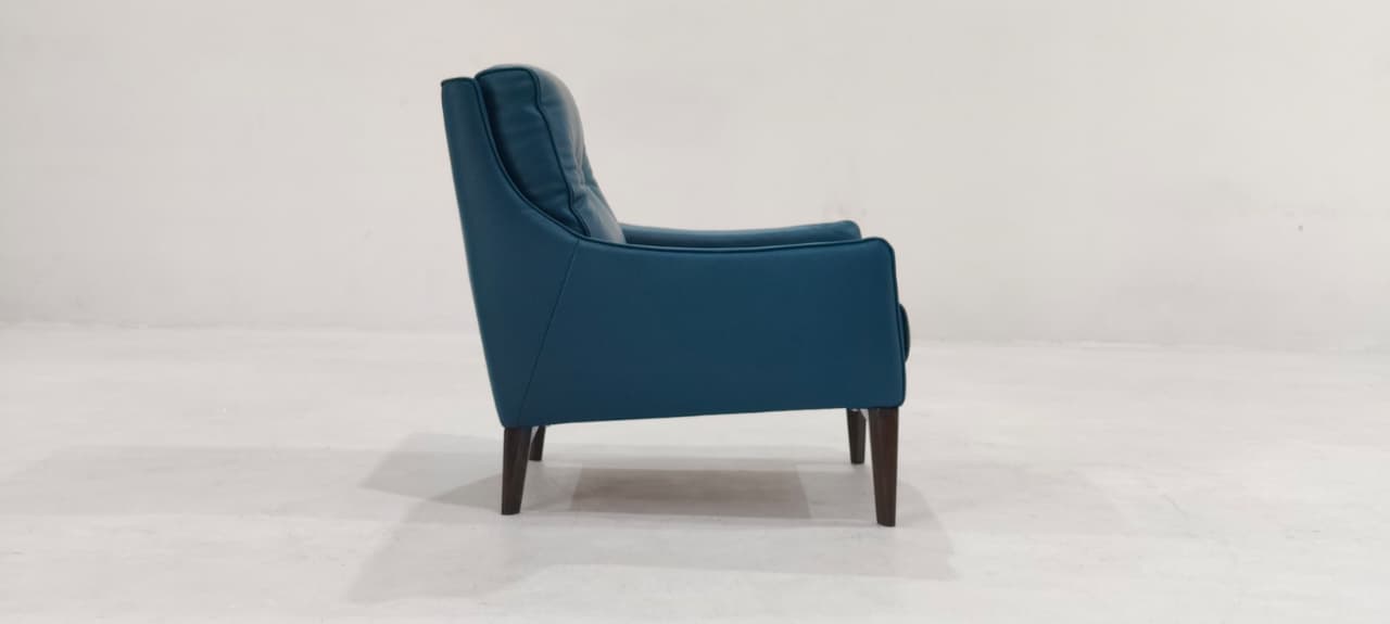 C011-003-24(4) - ARM CHAIR - BLR WH