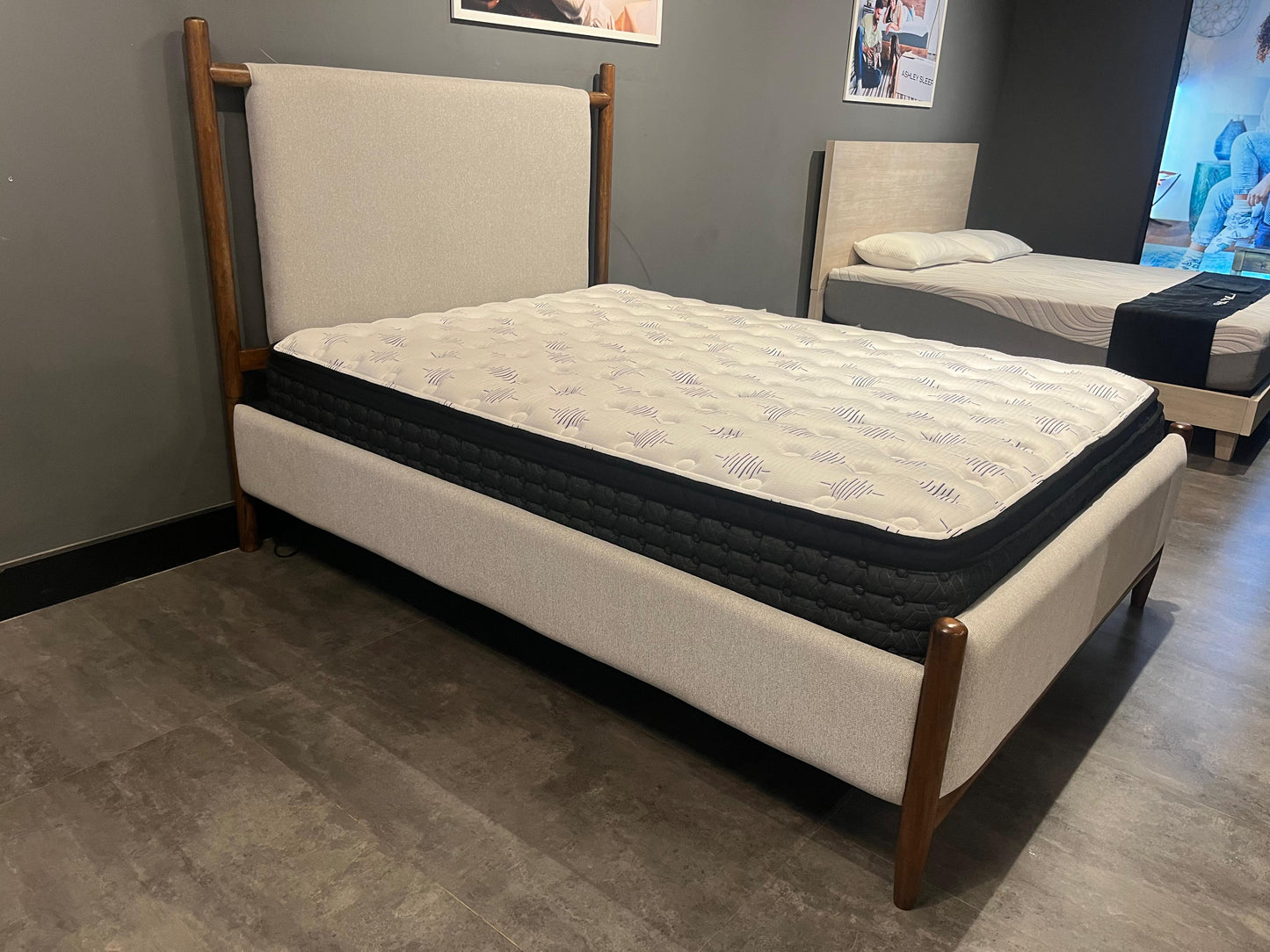 B615-81W1+97W1(2) - QUEEN PANEL BED - NAR