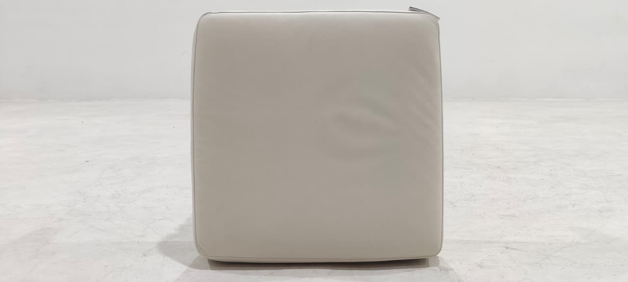 C131-010-A0D2 - OTTOMAN - BLR WH