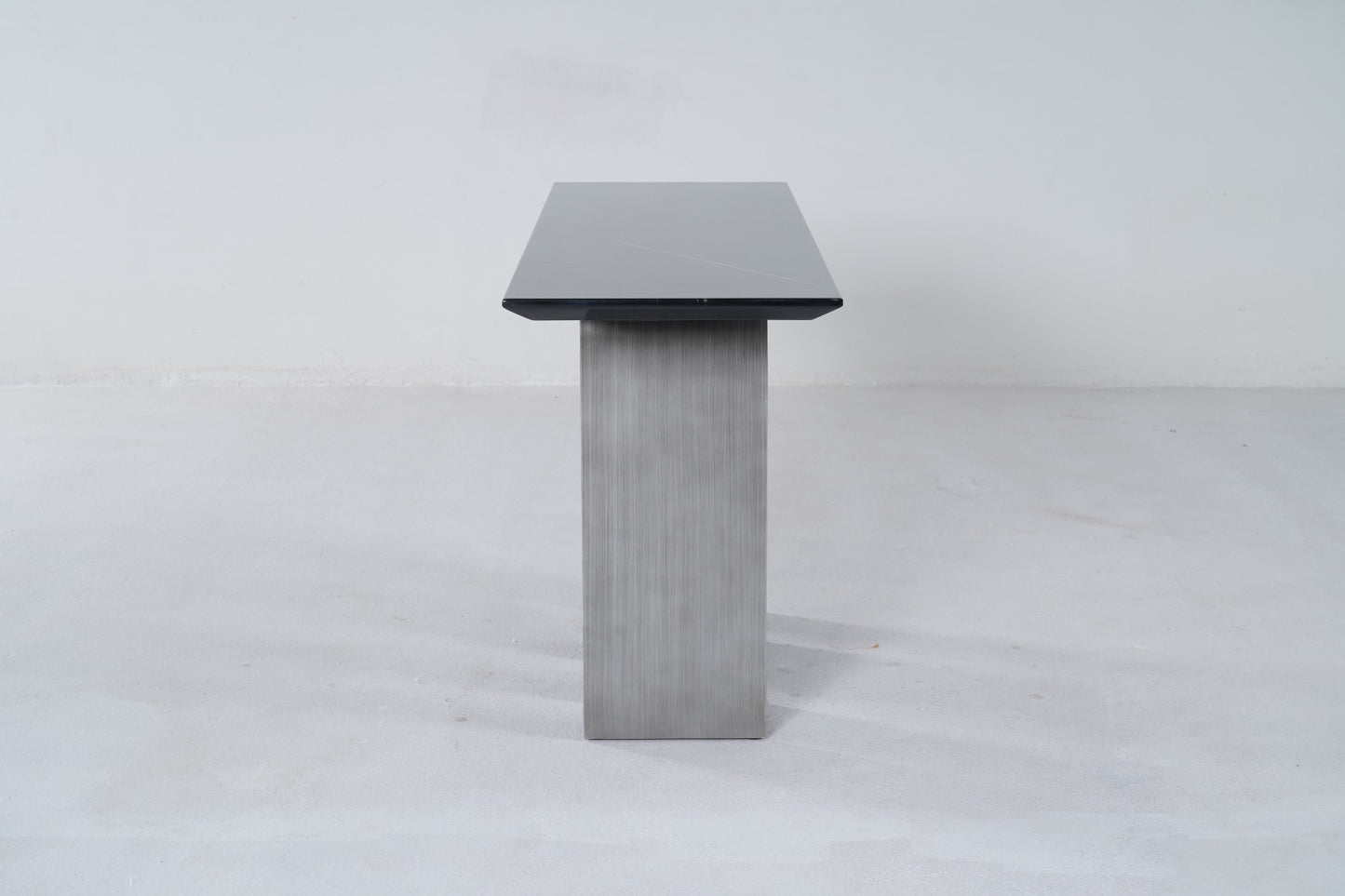 DT896-1(1) - CONSOLE TABLE - OUTLET