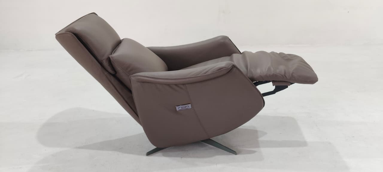 C243-F44-10 - ARM CHAIR - BLR WH