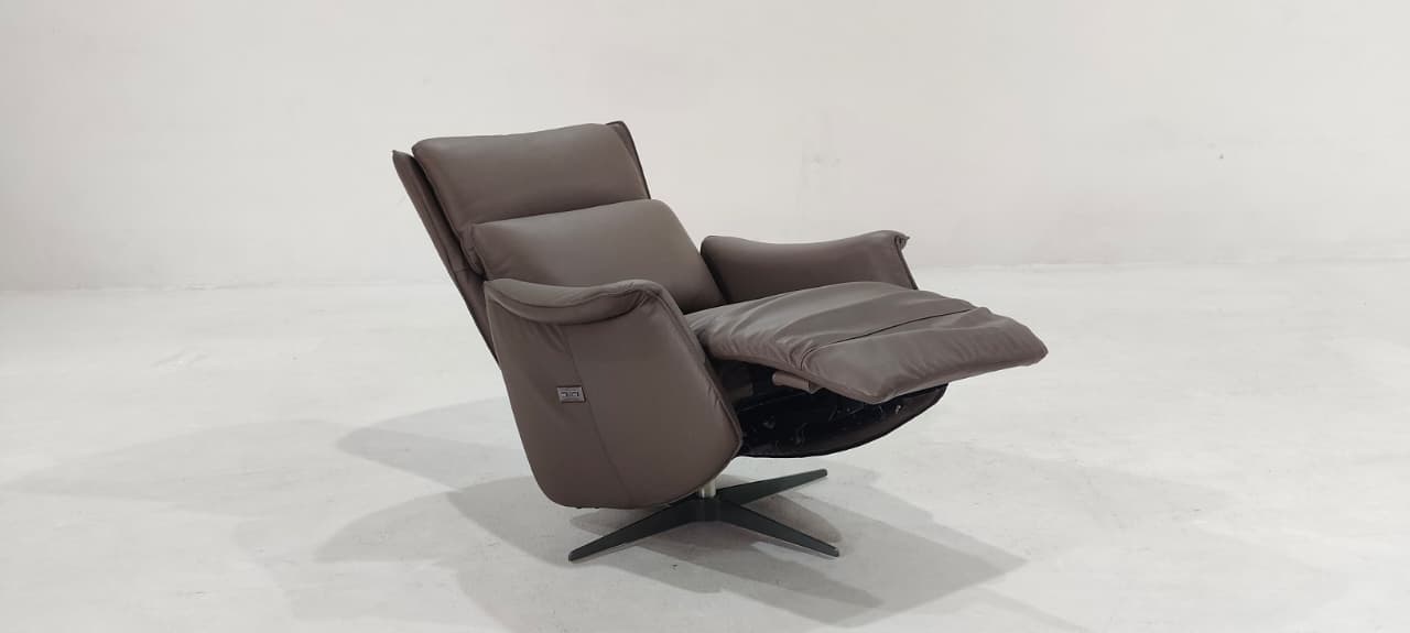 C243-F44-10 - ARM CHAIR - BLR WH